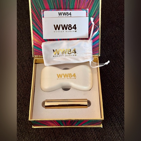 House of Sillage Wonder Woman 84 Lipstick Bow - Picture 4 of 8